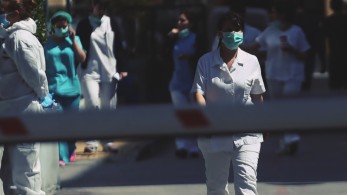 Παγώνη: Οι υγειονομικοί να κάνουν το εμβόλιο και μετά να εργάζονται