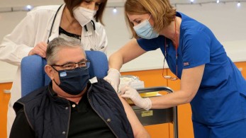 Εμβολιάστηκε ο Κουτσούμπας