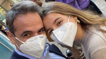 Ο πρωθυπουργός και η κόρη του Δάφνη αγοράζουν βιβλία