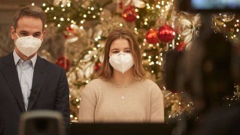 Διαδικτυακά κάλαντα στον πρωθυπουργό από μαθητές