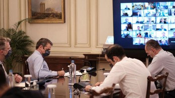 Ο Μητσοτάκης με τον λαό, ο Τσίπρας με τις ιδεοληψίες του