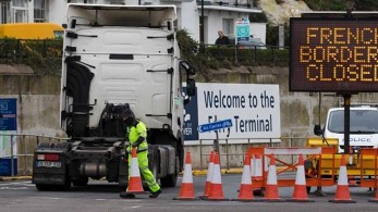 Βρετανία: Αποκλεισμένοι οδηγοί φορτηγών συνεπλάκησαν με αστυνομικούς