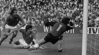 Από την «κοινωνία των ομοιωμάτων» στην κοινωνία της ανθεκτικής δημοκρατίας