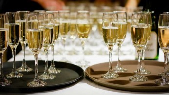 Κρητη: 34 προσαγωγές σε κωρονοπάρτι σε βίλα