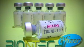BioNTech/Pfizer: 12,5 εκ. δόσεις του εμβολίου στην ΕΕ προς το τέλος του χρόνου