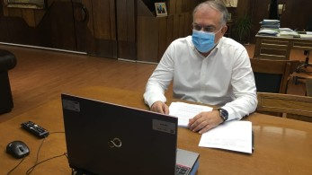 Θεοδωρικάκος: Οι Δήμαρχοι πρέπει να δώσουν το παράδειγμα συμμετέχοντας με την παρουσία τους στην καμπάνια για τον εμβολιασμό
