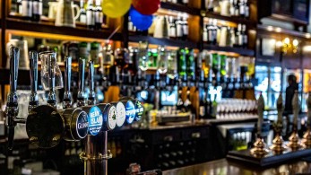 Λονδίνο: Κλείνουν για τρίτη φορά παμπ και εστιατόρια