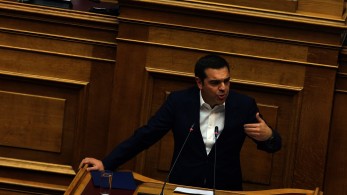 Ρεσιτάλ λαϊκισμού από Τσίπρα για τα εμβόλια