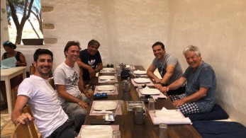 Οι ανέμελες διακοπές Τσίπρα-Μπαλαούρα και στο βάθος… Folli Follie