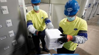 Η ΕΕ θα παραγγείλει περισσότερα εμβόλια της Pfizer