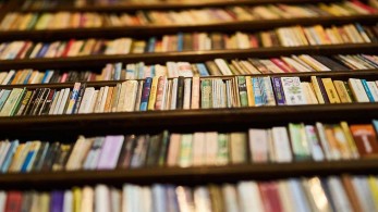 Ανοίγουν κομμωτήρια και βιβλιοπωλεία- Mε click away το λιανεμπόριο