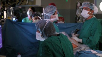 Μοναδική επιτυχία στο Ιπποκράτειο: 53χρονη υποβλήθηκε σε διπλή μεταμόσχευση ήπατος-νεφρού