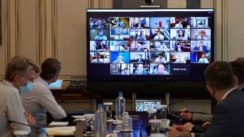 Συνεδριάζει το υπουργικό συμβούλιο: Πανελλαδικές και φύλαξη των πανεπιστημίων στην ατζέντα