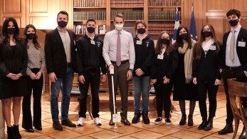 Με τους χρυσούς Ολυμπιονίκες Ρομποτικής ο πρωθυπουργός: Μας κάνατε υπερήφανους