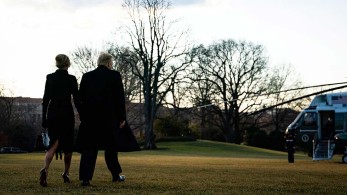 Λευκός Οίκος: Αποχώρησε – με τους κωδικούς των πυρηνικών- ο Τραμπ (vid)