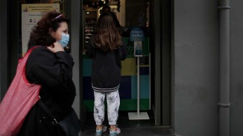 Κορωνοϊός: Καμπανάκι για την Αττική με τα μισά κρούσματα – Διψήφια στη Θεσσαλονίκη