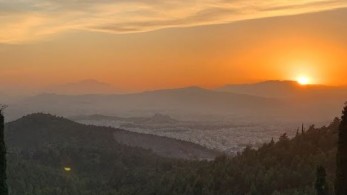 Καιρός: Ποιά περιοχή άγγιξε τους 28 βαθμούς κελσίου – Η πρόγνωση για αύριο