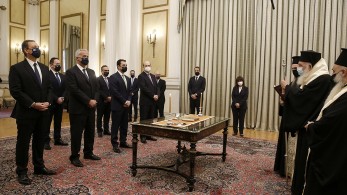 Ανασχηματισμός για τους πολλούς και όχι για τους λίγους