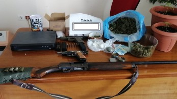 Επιχείρηση της ΕΛΑΣ στην Δυτική Αττική: 5 συλλήψεις και ο “χρυσός θρόνος” Εσκομπάρ
