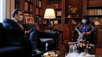 Συνάντηση ΠτΔ με Πιερρακάκη για ψηφιακό κράτος και εμβολιασμούς