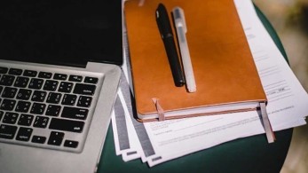 Με τηλεκπαίδευση ξεκινούν σήμερα γυμνάσια και λύκεια-Aνοίγουν τη Δευτέρα τα δημοτικά