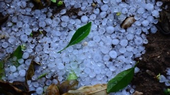 Κέρκυρα: “Πνίγηκε” το νησί από τη βροχή και το χαλάζι