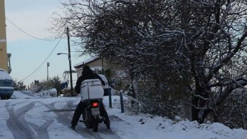 Προβλήματα από τις χιονοπτώσεις στη Μυτιλήνη – Ποια σχολεία θα μείνουν κλειστά