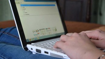 Δήμος Πειραιά: 50 ηλεκτρονικοί υπολογιστές σε παιδιά οικονομικά αδύναμων οικογενειών