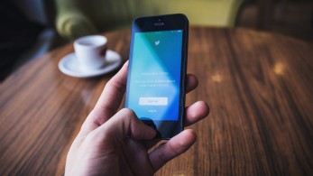Twitter: Επιστρατεύει τους χρήστες του στη μάχη κατά των fake news