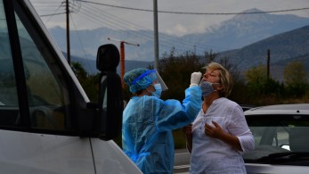 Κορωνοϊός: Αυξητική η πορεία των κρουσμάτων-Ανησυχία για τις μεταλλάξεις