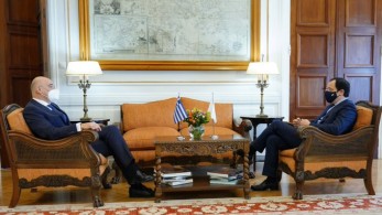 Συνάντηση Δένδια-Χριστοδουλίδη: Διαρκής συντονισμός Ελλάδας και Κύπρου