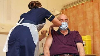 Ισραήλ-Εμβόλιο Pfizer: Βάζει φρένο στον κορωνοϊό, ξεμπλοκάρει νοσοκομεία