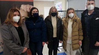 Μαρέβα Μητσοτάκη: Επισκέφτηκε το Συμβουλευτικό Κέντρο Τρικάλων, που βοηθά γυναίκες θύματα βίας