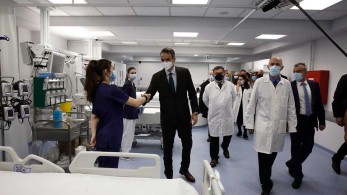 Μητσοτάκης: Οι υγειονομικοί να δίνουν πρώτοι το παράδειγμα για τους εμβολιασμούς