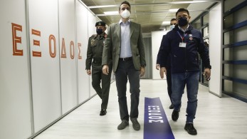 Μητσοτάκης: Δεσμευτήκαμε να εμβολιάζουμε όσο το δυνατόν πιο γρήγορα