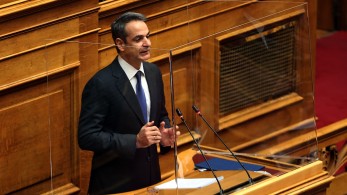 Μητσοτάκης: Κάνει πράξη το προεκλογικό του πρόγραμμα
