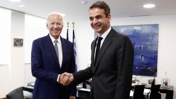 Μέγαρο Μαξίμου: Σε αναμονή κλήσης από τις ΗΠΑ