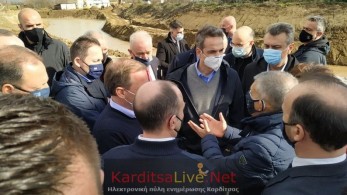 Αυτοψία Μητσοτάκη στις πληγείσες περιοχές της Καρδίτσας