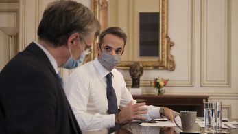 Ένα βήμα πριν από καθολικό lockdown