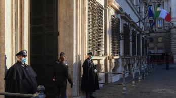 Έφτασε στο προεδρικό μέγαρο ο Κόντε-Θα υποβάλει παραίτηση