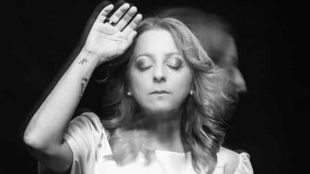 Λυδία Σέρβου: Αποκαλύπτει ποιος μουσικοσυνθέτης της επιτέθηκε σεξουαλικά