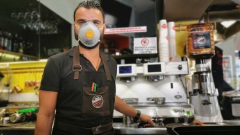 Τι αλλάζει από σήμερα στο take away-Πρόστιμα για παραμονή στους χώρους του καταστήματος