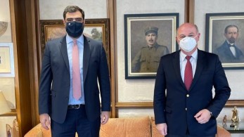 Συνάντηση του προέδρου της ΟΝΝΕΔ με τον υπουργό Δικαιοσύνης Κώστα Τσιάρα