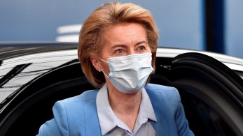 Φον ντερ Λάιεν: Οι παρασκευαστές εμβολίων “πρέπει να τιμήσουν τις υποχρεώσεις τους”