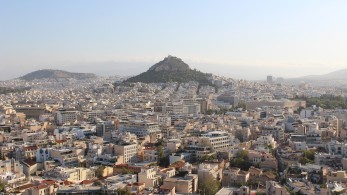 H γεωγραφική κατανομή των 2.353 κρουσμάτων κορωνοϊού