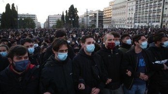 Κορωνο-συγκέντρωση στο Σύνταγμα για τον εκτελεστή Κουφοντίνα (Εικόνες)