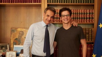 «Χρόνια πολλά Iron Man»: Οι ευχές του υιού Μητσοτάκη για τα γενέθλια του πατέρα του