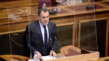 Για τις δημόσιες συμβάσεις στην Άμυνα ενημέρωσε ο Παναγιωτόπουλος