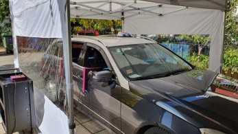 Θεσσαλονίκη: Οδηγοί ταξί μεταφέρουν δωρεάν πολίτες για εμβολιασμό