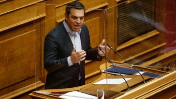 Βατερλώ Τσίπρα στη Βουλή: «Υιοθέτησε» Πολάκη και… λασπιάδες!